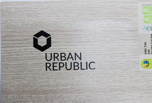 Shtypjen e logos mbi materialet e drurit nga WER-D4880UV 2